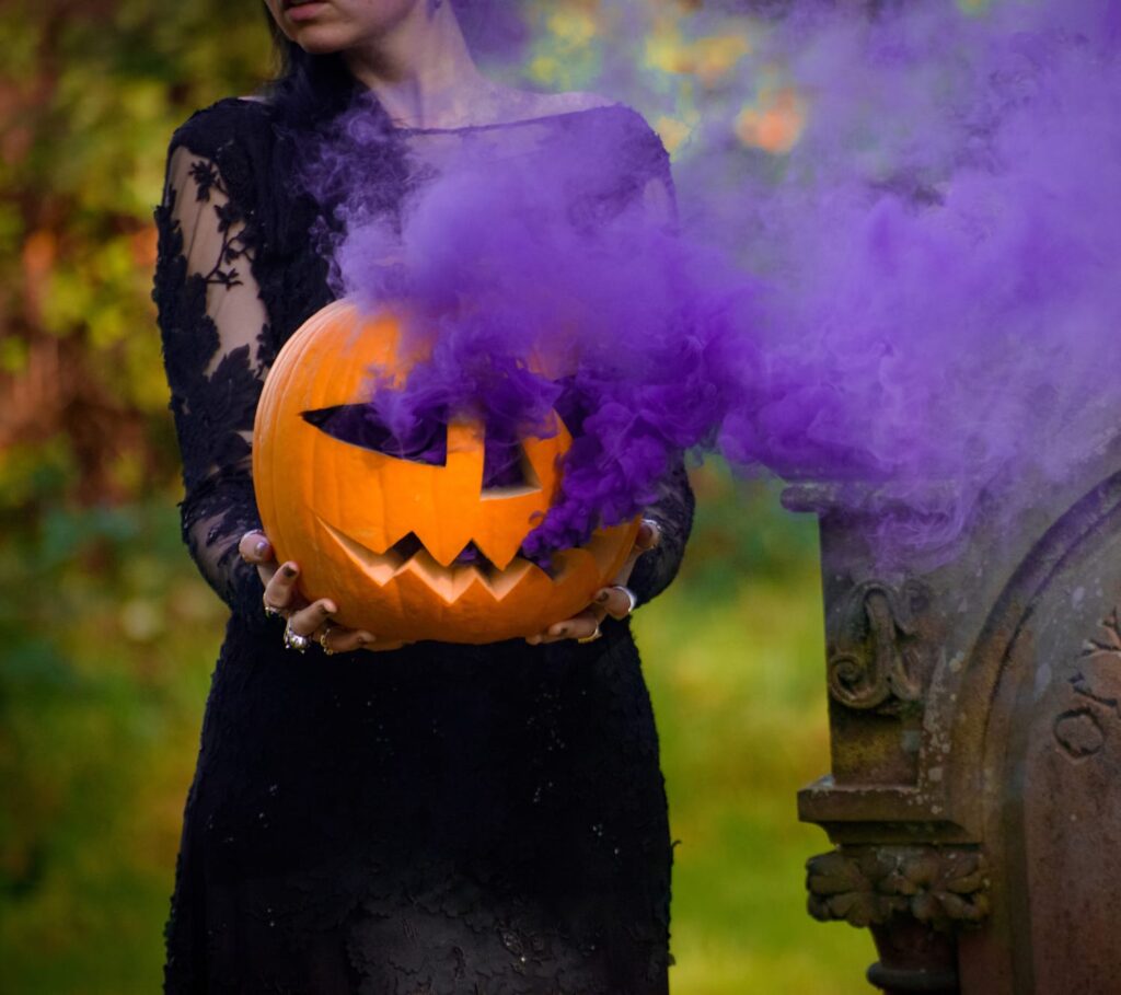 Halloween smoke bomb pumpkin effect